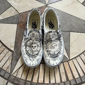 Vans Ouroboros Slip-Ons size 6.5 women’s